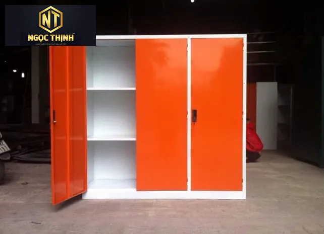 Tủ trường học đựng mền gối 3 cánh